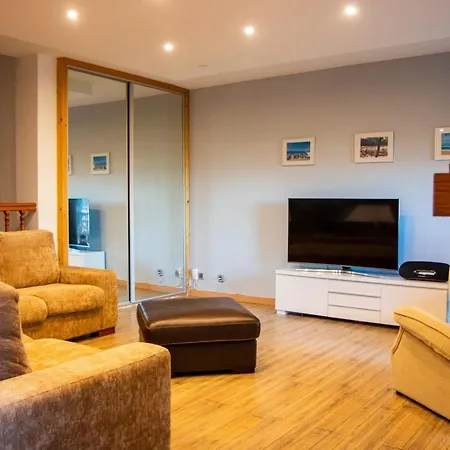 Chalet Independente Con Salon De Juegos Y Jacuzzi Villa *